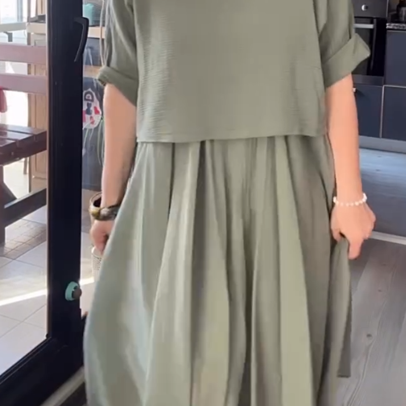 Chic and Comfortable Women's Two-Piece Set